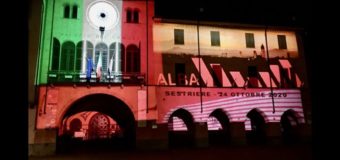 Alba, celebra la partenza della tappa del Giro d’Italia con una proiezione sul Municipio