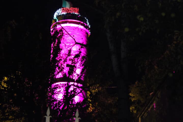 A Castagnole Lanze la Torre del Conte Ballada in rosa per la lotta al tumore al seno