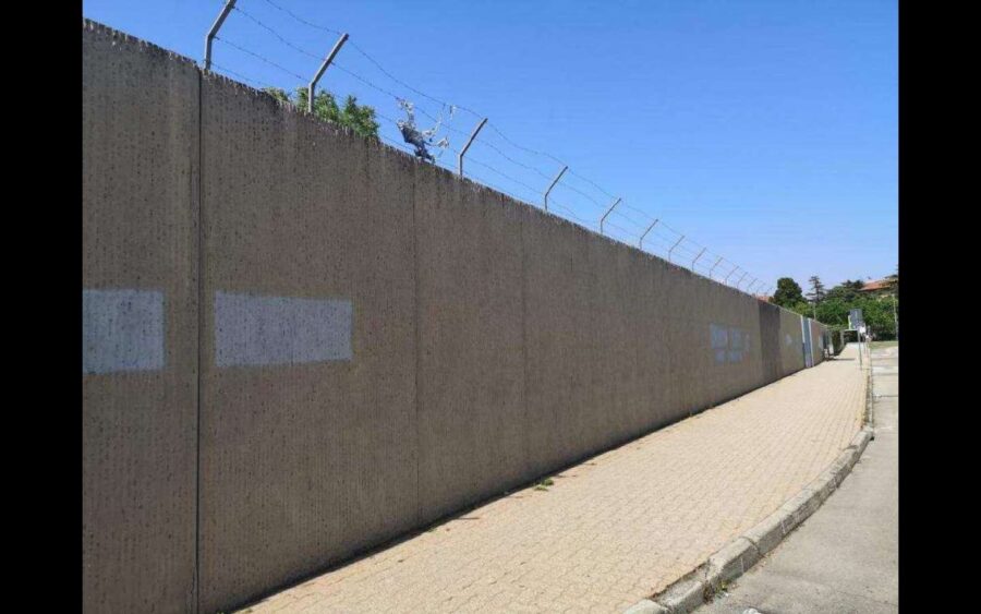 Alba, il muro di confine dell’ex Caserma Govone sarà riqualificato con il Bando distruzione