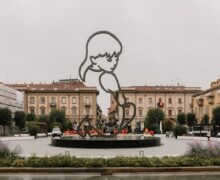 Alba, inaugurata la rinnovata piazza Ferrero con l’opera “Alba” di Valerio Berruti